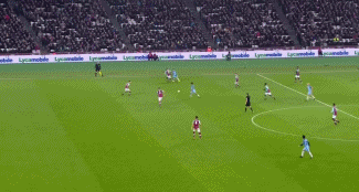 麦克阿瑟FCvs大埔亚冠赛前为香港大埔火灾遇难者...