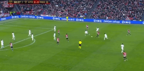 场面火爆，吉马良斯掐罗梅罗脖子逃过红牌